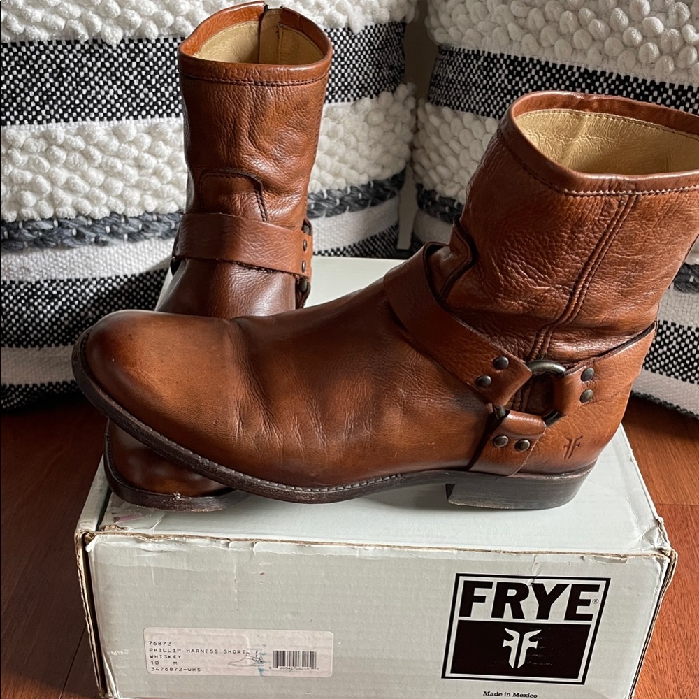 Frye Women’s Phillips whiskey Leather Ankle Boots